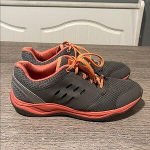 Vionic Womens Venture Athletic Shoes Gray Peach
Low Top Lace Up Running Size 8.5